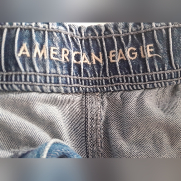 American Eagle woman jean shorts Sz 8 - Picture 3 of 4